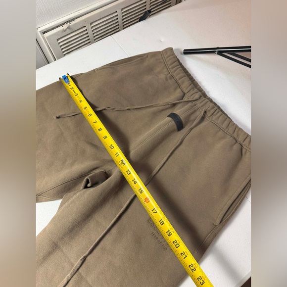 Fear of God Essentials FW22 Relaxed Sweatpant Smoke Used Sz L - Picture 5 of 11